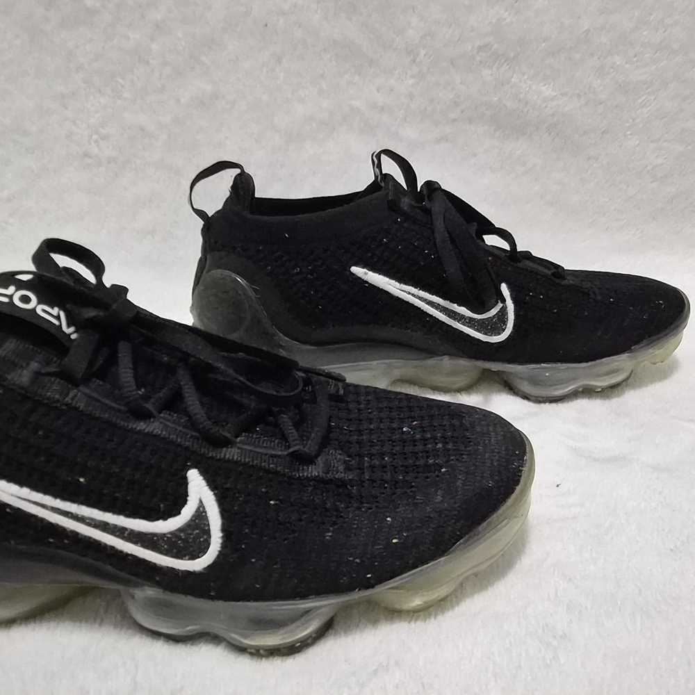 Nike Black Athletic Shoes - Picture 2 of 6